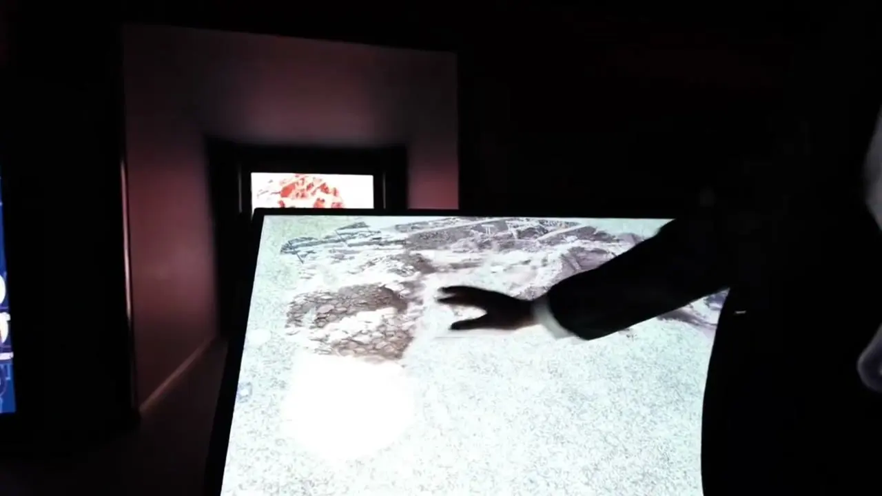 المرآة الحجرية